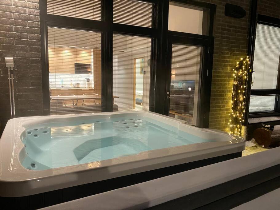 Levi Diamonds Luxury Ski-in&out &private Jacuzzi Apartment Sirkka